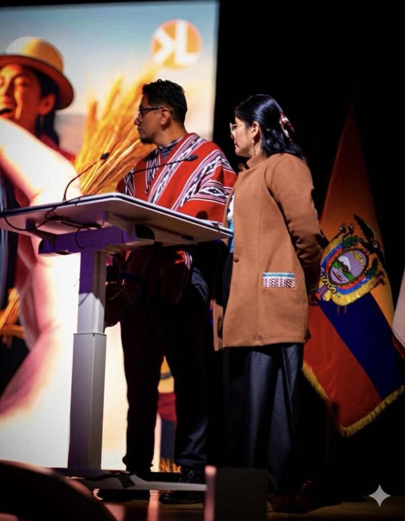 Presentación de un proyecto de Kurylab ante la comunidad en Ecuador