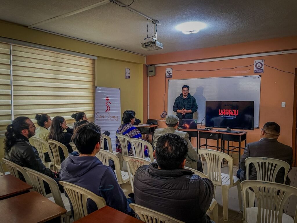 Público asistiendo a la presentación de un proyecto de Kurylab